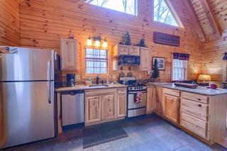 Rustic Log Cabin Escape in Logan, Ohio, with Hot Tub and Infrared Sauna - Logan - 7