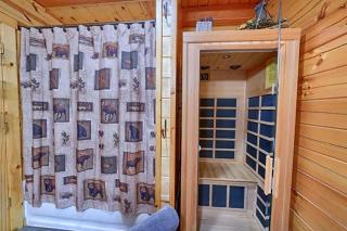 Rustic Log Cabin Escape in Logan, Ohio, with Hot Tub and Infrared Sauna - Logan - 1