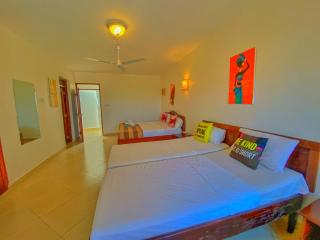 Oceanline Beachfront Suites - Mombasa - 4