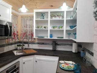Gorgeous, Fully-Equipped Tiny House Rental for Glamping Escapes in Georgia - - 8
