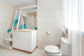 Bright and Charming 1BR Apt w Sea Views Near Shore with Shelter by Sea N' Rent - Tel Aviv - 4