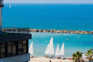 Bright and Charming 1BR Apt w Sea Views Near Shore with Shelter by Sea N' Rent - Tel Aviv - 8