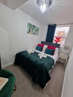 Luxurious 2 - Bedroom Apartment - Watford - 6