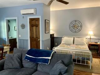 Secluded Woodland Cabin Rental with Hot Tub in Yadkin Valley Wine Region - Elkin - 2
