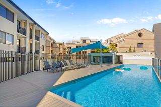 Modern 2br Pool, Gym, Parking - Perth - 3