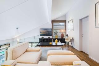 Exquisite 5-Bedroom Villa in Arzier for Families by GuestLee - Arzier - 5