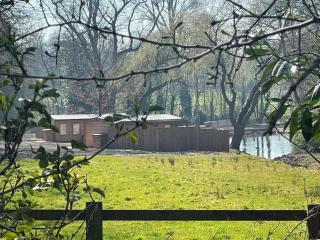 Lakeside Lodges 1 With Log burning Hot tub - Everton - 4