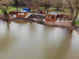 Lakeside Lodges 1 With Log burning Hot tub - Everton - 9