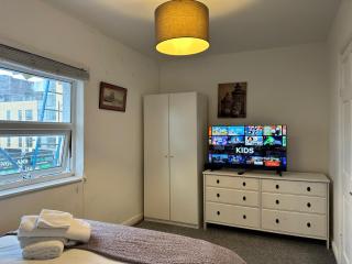 1 Bedroom Flat by Haggerston Station - London - 3