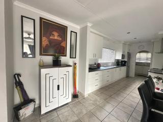 Afrisky Guest House - 8