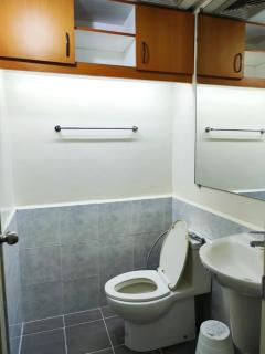 Unit 23L T-B The Pearl Place Ortigas - Manila - 6