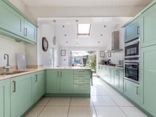 Luxury 5-Bed Home w Cinema Games Room Garden Pass the Keys - Londra - 9
