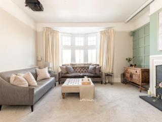 Luxury 5-Bed Home w Cinema Games Room Garden Pass the Keys - Londra - 5