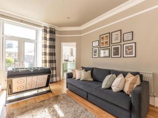 Luxury 5-Bed Home w Cinema Games Room Garden Pass the Keys - Londra - 1