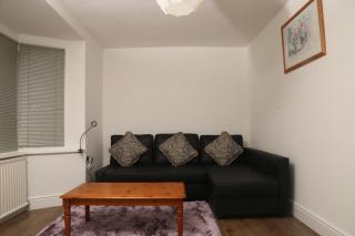 Spacious modern 3 bedroom house 4 you, me and them - Oxford - 9