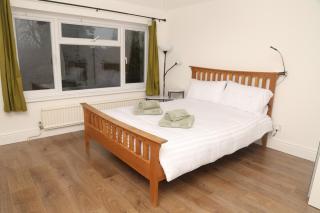 Spacious modern 3 bedroom house 4 you, me and them - Oxford - 5