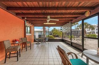 Gulf Access, Dock, Pet Friendly, Bikes and Shufflebaord - Pine Island Breeze - Roelens Vacations - Saint James City - 4