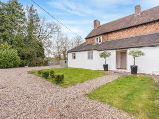 3 Bedroom Country Cottage with Private Garden - 0