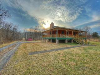 Heaven Can Wait River Retreat- with hot tub! - Luray - 0