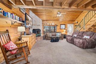 Ozark Escape-Hot Tub-Rural Cabin-9 mi to Eureka DT - Eureka Springs - 5