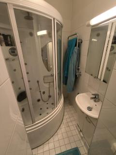 Spacious and bright apartment for 4 - 7