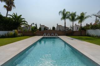Newly Renovated 6 BDRM Grand Villa w Pool and Views - Marbella - 9