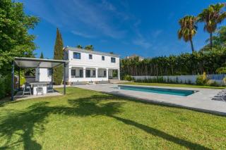 Newly Renovated 6 BDRM Grand Villa w Pool and Views - Marbella - 4