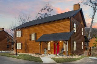 Peaceful Water View-Cozy Cabin-Free Daily Tickets-Near Table Rock-Pvt Hot Tub - Hollister - 0
