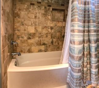 Peaceful Vacation Getaway, Private Yard, Hot Tub, 360 Views, Cozy Cottage in the heart of the Bitterroot Valley, Sage Cottage 406 - - 6