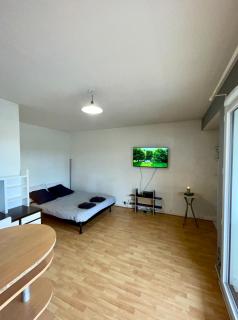 Geneva Residences - Colourful Apartment by the border - Ferney-Voltaire - 2