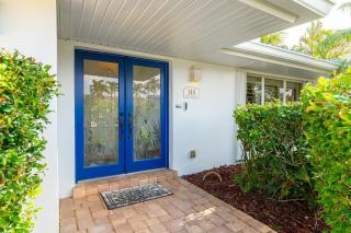 Casa De Olas - Waterfront Luxe Home - Heated Pool - Boat Lift - Minutes to Beach - 6