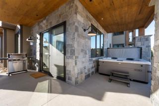 Downtown Fraser with Hot Tub - 8