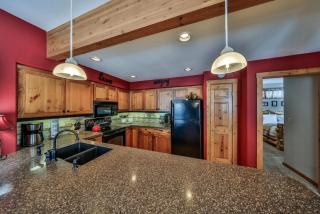 Rocky Mountain Retreat Steps to Slopes with Hot Tub and Spectacular Views - 2