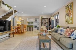 Seaside Bougainvillea Retreat close to Beaches - Auckland - 6