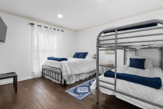 Group Family Getaway With Private Pool In Dallas - 4