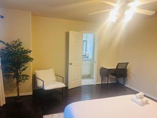 Charming house, great location, tons of amenities - 7