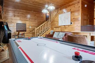 Hot Tub Game Room Air Hockey Near Dollywood Smoky Trails Bear Creek Way - Sevierville - 8