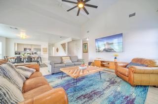 Sleeps 20 2 Homes Near the Beach Private Pools GameRoom Large Family Retreat - 9