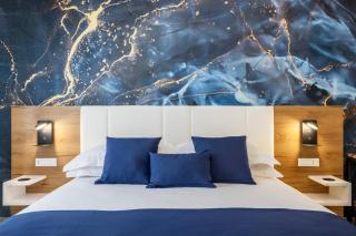 Julia's Boutique Rooms - 8