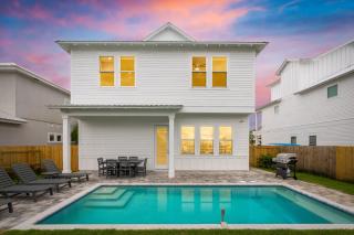 Flipper by AvantStay 18-Person Retreat w Pool - Destin - 0
