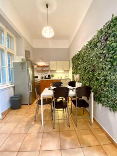 FREE PARKING + 4BDR + 3BATHS! + 5* LOCATION - Budapest - 6