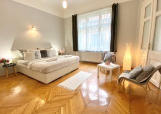 FREE PARKING + 4BDR + 3BATHS! + 5* LOCATION - Budapest - 0