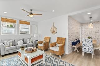 Destin Dolphin by AvantStay 2 Mins Walk To Beach w Pool Large Outdoor Entertaining Area - Destin - 4