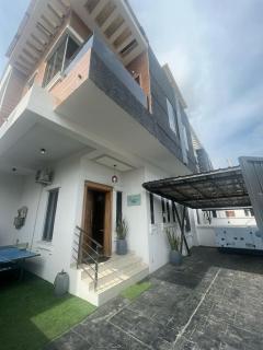 AC shortlet - Maiyegun - 3