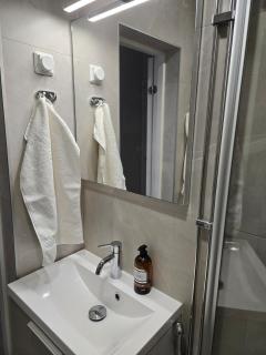 A beautiful renovated top floor apartment in city center - 2