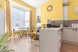 Cosy entire flat 5 min from Citycentre sleeps 4 - Birmingham - 6