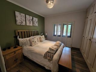 Guinea Fowl House Noordhoek - 2