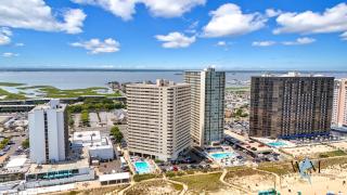 Beachfront 2-Bedroom Condo at Atlantis Building, Ocean City Ocean Views & Pool Access - Ocean City - 8