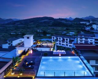 Yangshuo West Street Hotel - Landscape Queen Room - Genting Pool - Surrounded by - 9