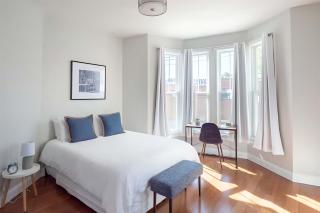 Jennifer's Walkable Private Apartment Getaway with Relaxing Deck - Providence - 8
